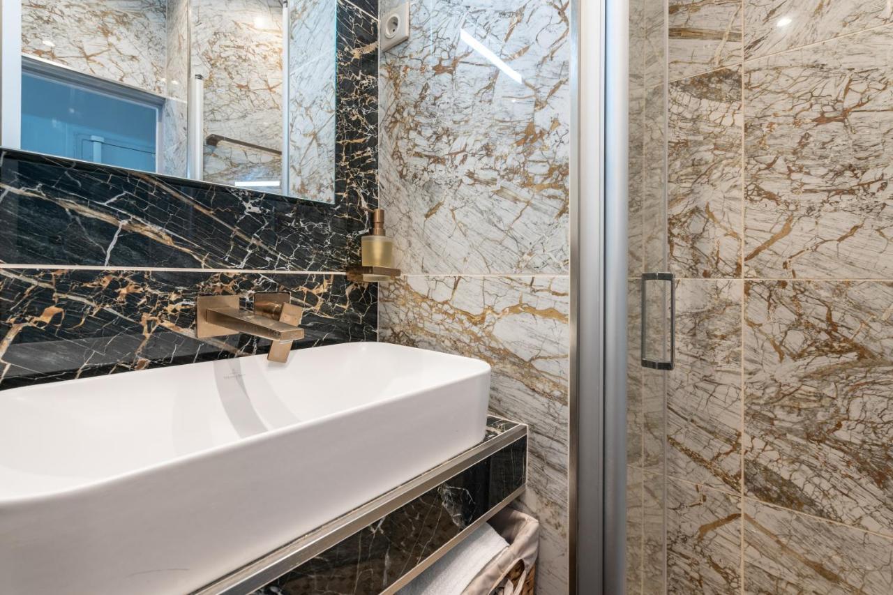 In - Cosy Place In The Hear Of Paris